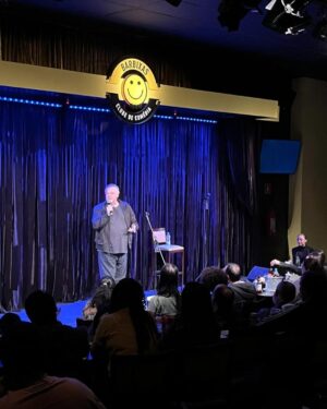 Marcelo Mansfield Instagram - Mais uma noite sensacional com uma plateia de ouro no @clubebarbixas …. E ao lado do @benludmer @babucarreira e @mariarmellini virou uma festa no camarim !!!
Viva os @ciabarbixas !!!

#fun #funny #amazing #love #comedy #standupcomedy #comedia