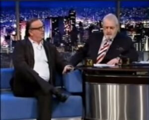 Marcelo Mansfield Instagram - No final de 2004 eu fui no Jo Soares anunciar que estavamos estreando Mondo Cane, primeiríssimo show de Stand Up Comedy em São Paulo … na plateia do show quem tava ??? Oscar Filho, Marcio Ribeiro , que em março de 2005 estariam comigo no Clube da Comedia , Bruno Motta e mais alguns comediantes … tinha que dar certo né??

#fun #funny #comedy #comedian #standupcomedy #amazing #love #comedia #comediastandup