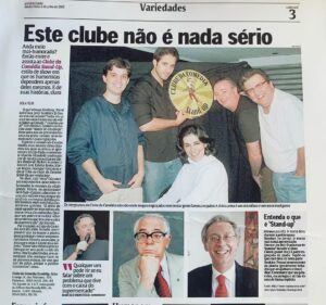 Marcelo Mansfield Instagram - #tbf seguindo a saga de ontem, ai vai mais um pouco do começo do Clube da Comedia, agora com o “socio emérito “ o querido Henrique Pantarotto !!!
Pra quem enche os “paco vaco” falando” mas o Ze Vasconcelos que fez primeiro” ai esta a prova da nossa (boa) intenção em juntar os dois momentos do estilo: convida-lo pra participar da estreia, e o Marcio Ribeiro inclusive iria busca-lo em Campinas , mas ele estava “dodoi” e não veio, mas o Ricardo Corte Real, cujo pai Renato tambem fazia suas standupices, veio e arrasou !!
Depois dessa estreia, o Clube durou anos e sempre, com sucesso !!’

#fun #funny #standupcomedy #josevasconcelos #comedia #comedians #comedy