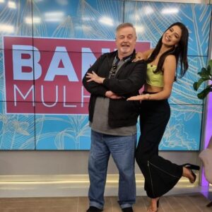 Marcelo Mansfield Instagram - #tbt da minha visita no Band Mulher com a querida Debora Selanne pra promover alguma das minha bobagens em Campinas !!!! 

#fun #funny #comedia #bandtv #bandtvcampinas #amazing #humor #humorista