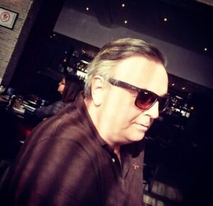 Marcelo Mansfield Instagram - A candid picture !!! Um dia desses almoçando num bom japones, a @melissacomunalle tirou essa foto !!! Eu gosto !!! Eu posto!!!

#fun #funny #humor #comedia #japanesefood
