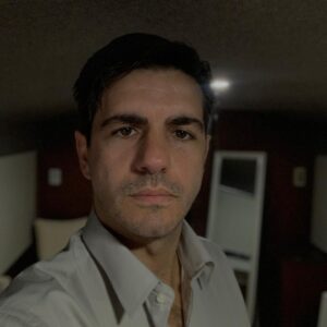 Marco Antonio Caponi Instagram - Ya está la segunda temporada de IOSI, el espía arrepentido para todo el mundo 
👉@primevideolat
