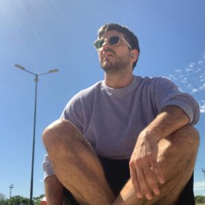 Marco Antonio Caponi Instagram - My Rules

- 7am el mejor momento del día para surfear el pavimento 
- gane tiempo 
- #22 mi guía 

🔇 @bowen.oficial