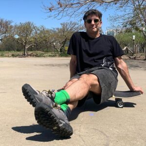 Marco Antonio Caponi Instagram - 9/10/2023 Llegué a los 40 y me pego por acá… 

Colmen el insta de amor virtual