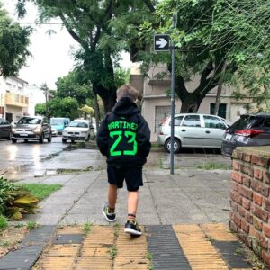 Marco Antonio Caponi Instagram - Que este legado no se termine nunca. Que la felicidad colme las calles con estos colores siempre, nadie doblega a una multitud unida, eso lo aprendimos, necesitamos abrazarnos para siempre EQUIPO, sabiendo que somos nosotros los que defendemos día a día nuestros colores en la cancha con sufrimiento y pasión. 
A SEGUIR JUGANDO COMO LO HICIERON “LOS MUCHACHOS” SEAMOS NOSOTROS, UNIDOS, QUE NO HAY NADA QUE PUEDA DETENERNOS NI DAR TANTO ORGULLO COMO SER ARGENTINOS 

VAMOS ARGENTINA 🇦🇷