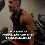 Marcos Mion Instagram - Eu sei que vai assustar. A maioria vai dizer “Nossa! Como ficou assim tão rápido?” (Lembrando que vivo assim há mais de 10 anos) e, claro, a galera do fake natty vai mergulhar de cabeça!😂😂Tudo bem, tudo faz parte! 🙂🙂 . Mas a real é que 99% das pessoas não sabe o que é necessário pra atingir esse corpo. O tanto de sacrifício, de abstinência, de dor física, de desafio mental, de FOME que é das piores partes. Ainda mais passar as festas de fim de ano nesse nível de privação. . Sim, foi Natal com frango e batata doce contada na balança, Réveillon de Pepsi Black com ceia de frango e legumes. Sentado na mesa com toda fartura na minha frente. . Só eu sei o que estou passando, aos 44, pra chegar onde quero para o Max. Óbvio que tem MUITO relacionado a eu provar para mim mesmo que consigo colocar um shape melhor do que todos que já coloquei ao longo da vida. Pq aos 44, com todas lesões que tenho, é tudo MUITO mais difícil. . Mentira, não sou só eu…quem convive comigo sabe bem o grau de stress psicológico e físico necessário: Nena que me aguentou, com rompantes d e mau humor sendo uma parceira incrível, segurando minha onda, meus filhos que muitas vezes me olharam com questionamento tipo “pq vc não é normal?” 😂😂😂 . E meus manos que estão ao meu lado nessa missão: @correabodybuilder @marcelo.donice @prontolight @paulomuzy - esses sim sabem exatamente o que é necessário e o quão fora da curva vc tem que ser. . Termino com minha eterna frase: PRA TER O QUE POUCOS TEM, VOCÊ TEM QUE FAZER O QUE POUCOS FAZEM. . Bem vindo Max Machadada💪🏼 #MMAoFilme