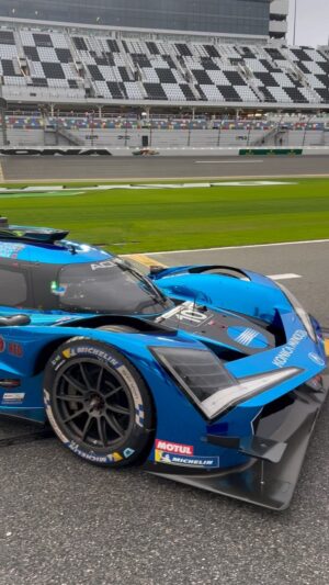 Marcus Ericsson Instagram - Media day ✅ Ready to hit the track today for practice. Which one of the @wtrandretti @acura cars is your favourite? 🤩💯🔥 #Daytona #Rolex24 @hondaracing_us
