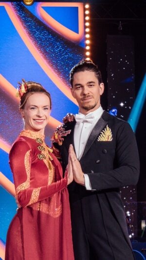 Marek Adamczyk Instagram - Díky valčíku Marka Adamczyka a Lenky Nory Návorkové na píseň Dan Shen Qing Ge, která pojednává o osamělé lásce, jsme měli možnost okusit nezaměnitelnou atmosféru Číny. 🤩

My jsme se tímto tancem nechali zcela unést. A vy? 💖

Hlasujte pro své favority prostřednictvím SMS ve tvaru SD 5 na číslo 906 11 13. 📱

#stardancexii #stardancecz #ceskatelevize