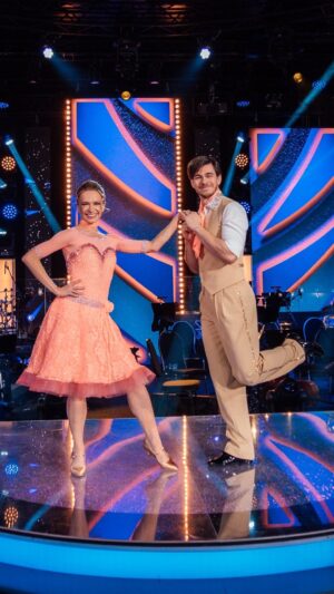 Marek Adamczyk Instagram - Kdopak dítě v kočárku uklidní? 💕

Co třeba Marek Adamczyk a Lenka Nora Návorková, jejichž quickstep na píseň Plakalo bejby má schopnost zlepšit náladu všem, kteří se na něj dívají? 😍

Tento pár si za své vystoupení zaslouží velký dík, souhlasíte? 🌟

Hlasovat pro ně můžete SMS zprávou ve tvaru SD 5 na číslo 906 11 13. 📱

#stardancexii #stardancecz #ceskatelevize