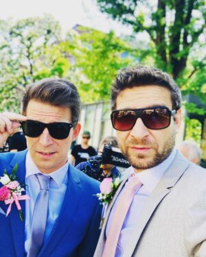 Marek Němec Instagram - S tímto pánem a ozdobnou @veronikakhek  se budeme potkávat při zkoušení v @divadloungelt !
Bylo nám vlastně putna,co budeme zkoušet-těšíme se na sebe a to je to nejdůležitější. Takže,bratře,konec Švehlíkům a Krajčům. Nová éra začíná🤪.
Těšte se s námi,jo?
Howgh