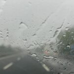 Marek Němec Instagram - Tak jsme se nenechali odradit. U @opel_cz nás s @petrus_hebka a čtyřmi dětmi s témeř opatrovnickou starostlivostí zapřísahali,ať neblbneme,ať nejedeme elektrickou Zafirou do Benátek na jeden den. “Budete pořád dobíjet,ten dojezd zatím není bůhvíco..” A ano,trvalo to asi 15hodin tam, 15 zpět..ale…cesta byla cíl. A všichni to zvládli skvěle.Ono totiž to dobíjení,panstvo,když po každých 2 hodinách na 40 minut stavíte…ono je to skvělý.Odpočinete si,blbnete,vymýšlíte,co dělat. Při jízdě taktizujete,kam dojedete,u jaké nabíječky zastavíte a pak děti konejšíte větami typu: “chcete dojet? Tak se přikryjte!”,když vám říkají,jaká jim je zima. No a vy samozřejmě topíte,ale jen z kopce,když rekuperujete. A ony jsou pak vděčné za trochu toho tepla. A ono v tom omezení je to kouzlo.Uvědomíte si,že všechno stojí nějakou energii,že nic není samozřejmé. Jsem na nás pyšnej a Benátky zůstanou láskou,stejně jako boži @petrus_hebka ❤️! Díky,že jsme mohli✌️ #trip#family#Venice#Opelcz#eletropunk