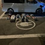 Marek Němec Instagram - Tak jsme se nenechali odradit. U @opel_cz nás s @petrus_hebka a čtyřmi dětmi s témeř opatrovnickou starostlivostí zapřísahali,ať neblbneme,ať nejedeme elektrickou Zafirou do Benátek na jeden den. “Budete pořád dobíjet,ten dojezd zatím není bůhvíco..” A ano,trvalo to asi 15hodin tam, 15 zpět..ale…cesta byla cíl. A všichni to zvládli skvěle.Ono totiž to dobíjení,panstvo,když po každých 2 hodinách na 40 minut stavíte…ono je to skvělý.Odpočinete si,blbnete,vymýšlíte,co dělat. Při jízdě taktizujete,kam dojedete,u jaké nabíječky zastavíte a pak děti konejšíte větami typu: “chcete dojet? Tak se přikryjte!”,když vám říkají,jaká jim je zima. No a vy samozřejmě topíte,ale jen z kopce,když rekuperujete. A ony jsou pak vděčné za trochu toho tepla. A ono v tom omezení je to kouzlo.Uvědomíte si,že všechno stojí nějakou energii,že nic není samozřejmé. Jsem na nás pyšnej a Benátky zůstanou láskou,stejně jako boži @petrus_hebka ❤️! Díky,že jsme mohli✌️ #trip#family#Venice#Opelcz#eletropunk