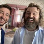 Marek Němec Instagram - Tak my s panem Maršálkem pilně připravovali spot na letošní sbírku na pomoc dětem,kterou v přímém přenosu budeme moderovat 16.dubna na ČT.Letos to bude celý čokoládový a protože je Josef profesionální řezník,rád se o cukrařině něco dozví.Buďte s námi a hlavně POMOZTE DĚTEM🙏🏻✌️