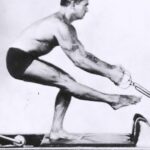 Maria João Bastos Instagram - Que bom este regresso ao Pilates! Pratiquei esta modalidade durante muitos anos, no Brasil, e a verdade é que nunca a minha condição física foi tão boa como nessa altura. Sentia o meu corpo mais forte e flexível, um melhor funcionamento de todo o organismo e adquiri uma postura correcta. A prática trouxe-me uma consciência corporal muito importante não só para a minha profissão mas também para o meu dia a dia! Agora, depois de estar uns anos sem praticar, voltei! E é incrível como o nosso corpo tem memória, parecia que nunca tinha parado! É uma prática que recomendo muito, porque os resultados são visíveis na qualidade de vida e começamos a senti-los logo na primeira aula. Obrigada @leonardotoledo.fisio vai ser óptimo este regresso pelas suas mãos. @kuantik_pilateslifestyle #pilates #modalidade #pratica #pilateslovers #assaudadesqueeutinha #memorias #boas #movimento #corpo #flexibilidade #consciencia #corporal #qualidadedevidaesaude #saude #cuidar #exercitar #condicao #fisica #josephpilates Algés
