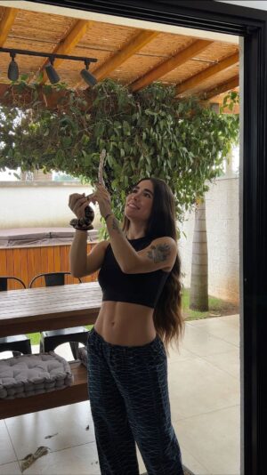 Maria Venture Instagram - Frederico sendo selvagem e explorando a selva 
aiaiaiiai a própria sucuri do Pântano 🐍🐍🐍🐍