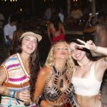 Maria Venture Instagram - se não for pra sair combinandinho eu nem namoro k 🌈♥️ @gabiweekend / @visitecuracao #sintavocemesmo #gabiweekend #GW23 Curacao Island