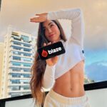 Maria Venture Instagram - eu amo fazer parte do time da @sigablaze ♥️♠️ lembrando que para apostar e conseguir multiplicar o seu dinheiro é preciso ter mais de 18 anos, tá? usando o meu link (que está na bio) você consegue um bônus de até 1.000 reais + 40 rodadas gratuitas de jogos originais da blaze! ps: apostem com responsabilidade.