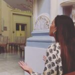 Mariana Rios Instagram - Esses últimos 20 dias desliguei de tudo! De telefone, trabalho, preocupações… Mas existe uma coisa que nunca é desligada em mim: A oração! O pensamento sempre voltado às boas energias, a gratidão dentro do coração, os longos momentos de mentalização abrindo caminho para espiritualidade que me cobre de bençãos. Posso estar feliz, triste, com os dias mais tranquilos ou atribulados. Meu pensamento está voltado a Deus cada segundo do meu tempo! Por isso não me canso de agradecer! Esse vídeo foi gravado por minha amiga. Me senti a vontade pra cantar dentro de uma pequena igreja na Sicília. Por mais momentos assim! ❤️🙏🏼 Mariana Rios