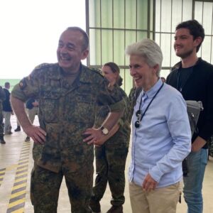 Marie-Agnes Strack-Zimmermann Instagram - Gestern konnte ich mir zusammen mit #NATO-Generalsekretär @jensstoltenberg, Bundesverteidigungsminister @boris.pistorius und weiteren Kolleginnen und Kollegen auf dem Fliegerhorst in Jagel einen vertieften Eindruck vom Ablauf der Übung „Air Defender 2023“ machen.

Die Übung #AirDefender23 ist die größte Verlegeübung von Luftstreitkräften seit Bestehen der NATO. Sie demonstriert Solidarität im #Bündnis und transatlantische Verbundenheit: Vom 12. bis 23. Juni trainieren bis zu 10.000 Übungsteilnehmer aus 25 Nationen mit 250 Luftfahrzeugen unter der Führung der #Luftwaffe Luftoperationen im europäischen Luftraum. In diesen Zeiten ist die Resilienz des Bündnisses wichtiger denn je.
