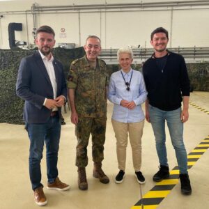 Marie-Agnes Strack-Zimmermann Instagram - Gestern konnte ich mir zusammen mit #NATO-Generalsekretär @jensstoltenberg, Bundesverteidigungsminister @boris.pistorius und weiteren Kolleginnen und Kollegen auf dem Fliegerhorst in Jagel einen vertieften Eindruck vom Ablauf der Übung „Air Defender 2023“ machen.

Die Übung #AirDefender23 ist die größte Verlegeübung von Luftstreitkräften seit Bestehen der NATO. Sie demonstriert Solidarität im #Bündnis und transatlantische Verbundenheit: Vom 12. bis 23. Juni trainieren bis zu 10.000 Übungsteilnehmer aus 25 Nationen mit 250 Luftfahrzeugen unter der Führung der #Luftwaffe Luftoperationen im europäischen Luftraum. In diesen Zeiten ist die Resilienz des Bündnisses wichtiger denn je.