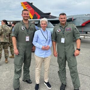 Marie-Agnes Strack-Zimmermann Instagram - Gestern konnte ich mir zusammen mit #NATO-Generalsekretär @jensstoltenberg, Bundesverteidigungsminister @boris.pistorius und weiteren Kolleginnen und Kollegen auf dem Fliegerhorst in Jagel einen vertieften Eindruck vom Ablauf der Übung „Air Defender 2023“ machen.

Die Übung #AirDefender23 ist die größte Verlegeübung von Luftstreitkräften seit Bestehen der NATO. Sie demonstriert Solidarität im #Bündnis und transatlantische Verbundenheit: Vom 12. bis 23. Juni trainieren bis zu 10.000 Übungsteilnehmer aus 25 Nationen mit 250 Luftfahrzeugen unter der Führung der #Luftwaffe Luftoperationen im europäischen Luftraum. In diesen Zeiten ist die Resilienz des Bündnisses wichtiger denn je.