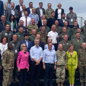 Marie-Agnes Strack-Zimmermann Instagram - Gestern konnte ich mir zusammen mit #NATO-Generalsekretär @jensstoltenberg, Bundesverteidigungsminister @boris.pistorius und weiteren Kolleginnen und Kollegen auf dem Fliegerhorst in Jagel einen vertieften Eindruck vom Ablauf der Übung „Air Defender 2023“ machen.

Die Übung #AirDefender23 ist die größte Verlegeübung von Luftstreitkräften seit Bestehen der NATO. Sie demonstriert Solidarität im #Bündnis und transatlantische Verbundenheit: Vom 12. bis 23. Juni trainieren bis zu 10.000 Übungsteilnehmer aus 25 Nationen mit 250 Luftfahrzeugen unter der Führung der #Luftwaffe Luftoperationen im europäischen Luftraum. In diesen Zeiten ist die Resilienz des Bündnisses wichtiger denn je.