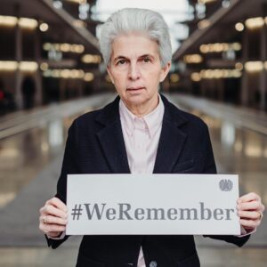 Marie-Agnes Strack-Zimmermann Instagram - Heute ist der Internationale Tag des Gedenkens an die Opfer des Holocaust. Wir erinnern uns an das dunkelste Kapitel unserer Geschichte, das wir nie vergessen dürfen.

Aktuell erleben wir leider, dass das jüdische Leben in Deutschland und weltweit so bedroht ist wie seit langer Zeit nicht mehr. Es führt uns umso mehr vor Augen, dass unser Ausruf #WeRemember keine hohle Phrase sein darf, sondern wir jeden Tag mit konkreten Handlungen im Großen und Kleinen klare Kante gegen Antisemitismus, Hass und Gewalt zeigen und uns gleichzeitig jederzeit für #Freiheit, Menschenrechte und Religionsfreiheit stark machen müssen.