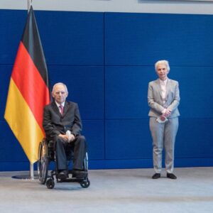 Marie-Agnes Strack-Zimmermann Instagram - Mit Wolfgang Schäuble verliert Deutschland einen herausragenden Politiker, der mit scharfem Verstand und spitzem wie tiefgründigem Humor die deutsche und europäische Politik geprägt hat wie kaum ein anderer. In Dankbarkeit sind meine Gedanken bei seiner Frau und seiner Familie.