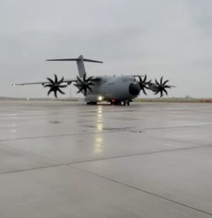 Marie-Agnes Strack-Zimmermann Instagram - Pünktlich vor Weihnachten konnten wir unsere Soldatinnen und Soldaten in Empfang nehmen, die von der UN-Mission #Minusma aus #Mali zurückkehrt sind.

Solange es möglich war, haben unsere Soldatinnen und Soldaten vor Ort, zusammen mit unseren Partnern, für Stabilität in der Region in Westafrika gesorgt. Für ihren Einsatz fernab der Heimat gilt unserer Bundeswehr mein großer Dank und meine tief empfundene Anerkennung.

Unsere Soldatinnen und Soldaten sind täglich im Einsatz, um unsere Freiheit, unseren Frieden und unsere Werte zu schützen. Dafür gebührt ihnen Respekt und Rückendeckung und vor allem gehören hierzu eine anständige materielle und personelle Ausstattung.