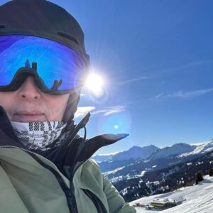 Marie-Agnes Strack-Zimmermann Instagram - Ich wünsche frohe #Weihnachten und gesegnete Feiertage. Ich hoffe, Sie und Ihr könnt die Tage nutzen, um etwas durchzuatmen und Kraft zu tanken für ein neues Jahr, das hoffentlich deutlich besser, aber auch mit Blick auf die bevorstehenden Ereignisse weiter herausfordernd sein wird.

Von Herzen danke ich all denen, die mich im vergangenen Jahr unterstützt und meine Arbeit konstruktiv und gleichzeitig kritisch und objektiv begleitet haben und mir immer offen und ehrlich die Meinung gesagt haben, ohne dabei den demokratischen Diskurs zu verlassen. Das bedeutet mir viel.