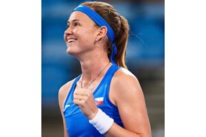 Marie Bouzková Instagram - We like to smile a lot😁🙏🏼🇨🇿 First win of the season and also playing for my country🥰 @unitedcuptennis