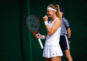 Marie Bouzková Instagram - Into the third round for the first time..🥰🍓🍀🐬 @wimbledon