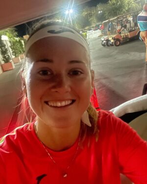 Marie Bouzková Instagram - Main draw☺️💪🏼 Happy with the fight🎾🐬 @bnpparibasopen