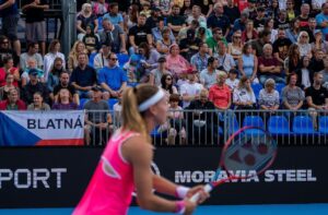 Marie Bouzková Instagram - Finalee🥰🙏🏼 Finals at home❤️ @tennispragueopen bez vás by to nešlo💪🏼🐬 Tak zase zítra!🍀 #LudekSipla @sportpics.cz