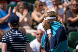 Marie Bouzková Instagram - Into the quarterfinals @wimbledon 🥺🍀 It means the world to me❤️ I appreciate your support, see you in the next round🙏🏼🐬