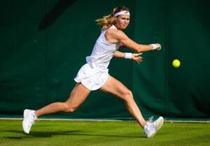 Marie Bouzková Instagram - Into the third round for the first time..🥰🍓🍀🐬 @wimbledon