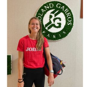 Marie Bouzková Instagram - Happy to be here again🤗🎾🐬 @rolandgarros