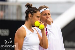 Marie Bouzková Instagram - Feeling lucky to experience these moments✨ side by side with the best @sarasorribes 😍 It’s always a privilege to share the court with you @serenawilliams and @onsjabeur 🤗