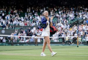 Marie Bouzková Instagram - A season full of new experiences, lessons and memories❤️🙏🏼 Big thank you to everyone who has supported me and shared these moments with me. It’s time to rest and then get ready for next goals and challenges😊💪🏼🐬🍓 See you soon!🎾 And career high of 26!!🥰