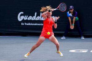 Marie Bouzková Instagram - Fighting through💪🏼🐬 Excited for quarters tomorrow night✨ Muchas gracias por vuestra energia hoy🤗🙏🏼 @gdlopen