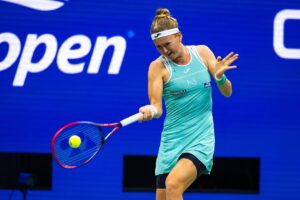 Marie Bouzková Instagram - Love these tennis battles. Thank you for your support and energy last night🤩 Will work hard to come back stronger and recover for what is next🙏🏼 @usopen @officialpureprotein @duracell 🐇🔋🐬