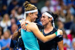Marie Bouzková Instagram - Love these tennis battles. Thank you for your support and energy last night🤩 Will work hard to come back stronger and recover for what is next🙏🏼 @usopen @officialpureprotein @duracell 🐇🔋🐬