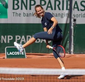 Marie Bouzková Instagram - Happy to be here again🤗🎾🐬 @rolandgarros