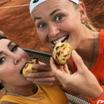 Marie Bouzková Instagram - Fun days in Rome🥰 Thank you partner @matteksands for not only sweet things on the court but also off!😂💪🏼 Can’t wait to play infront of Italian fans next year already @internazionalibnlditalia 🤗 Soon @rolandgarros !🤜🏼🤛🏼🐬 Foro Italico