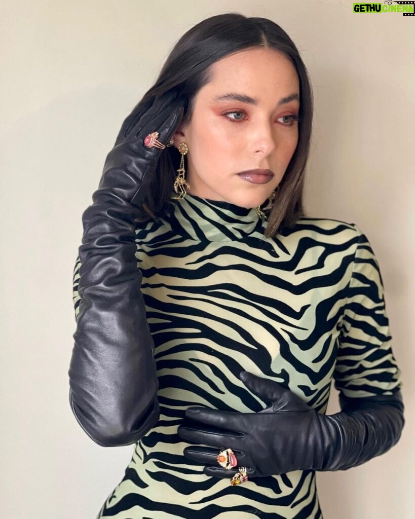 Mariel Molino Instagram - i was going for mrs. Peacock from Clue 🕵🏽‍♂️ @official_tca with @freeform for @thewatchfuleye coming in less than 17 days!! styled by @pabloriveraag makeup by @renapoli_beauty hair @mashyourhair @danielavillegasjewelry @balmain @versace @gzv_creative