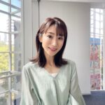 Mariko Dou Instagram - おはようございます☀今日の東京も、カラッと晴れていい天気です😊 さて、昨日の「ワイド！スクランブル」の衣装は、 ☆ブラウス,スカート… #stola ☆アクセサリー… #starjewelry でした👗✨ 素敵な週末をお過ごしください♪ #大下容子ワイドスクランブル #ワイドスクランブル #ニュース #テレビ朝日 #堂真理子 #アナウンサー #アナウンサー衣装 #番組衣装