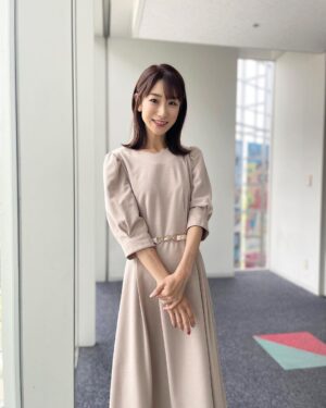 Mariko Dou Instagram - 本日の「ワイド！スクランブル」の衣装は、

☆ワンピース… #laissepasse 
☆アクセサリー… #ete

でした👗✨
秋素材のワンピースが素敵でした💕

木曜日の「ピックアップニュース」も担当予定です！よろしくお願いします✨

  #大下容子ワイドスクランブル #ワイドスクランブル #ニュース #テレビ朝日 #堂真理子 #アナウンサー #アナウンサー衣装 #番組衣装