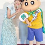Mariko Dou Instagram - 昨日公開された「しん次元！クレヨンしんちゃん THE MOVIE 超能力大決戦〜とべとべ手巻き寿司〜」。本日は、公開記念舞台挨拶の司会を担当しました🎤　　　　　　　　　　　　　　主演のしんちゃんを始め、ゲスト声優の皆さん、レギュラー声優の皆さんが勢揃い！とても賑やかで楽しい舞台挨拶でした😊 大人の胸にもじーんと突き刺さる今作は、家族で楽しめること間違いなし✨夏休みの思い出に、是非しんちゃんの映画をご覧下さい🎵 #映画 #クレヨンしんちゃん #公開 記念 #舞台挨拶 #ゲスト声優 は #松坂桃李 さん #空気階段 さん #鬼頭明里 さん #レギュラー 声優 は #小林由美子 さん #ならはしみき さん #こおろぎさとみ さん #堂真理子 #テレビ朝日 #アナウンサー