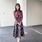 Mariko Dou Instagram - 本日の衣装は、 ☆ブラウス,スカート… #proportionbodydressing ☆アクセサリー… #ete でした👗✨ ブラウスもすっかり秋色🍂素敵なデザインでした☺️ 明日は朝7時〜アベモニ、よろしくお願いします✨ #大下容子ワイドスクランブル #ワイドスクランブル #ニュース #テレビ朝日 #堂真理子 #アナウンサー #アナウンサー衣装 #番組衣装