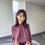 Mariko Dou Instagram - 本日の衣装は、 ☆ブラウス,スカート… #proportionbodydressing ☆アクセサリー… #ete でした👗✨ ブラウスもすっかり秋色🍂素敵なデザインでした☺️ 明日は朝7時〜アベモニ、よろしくお願いします✨ #大下容子ワイドスクランブル #ワイドスクランブル #ニュース #テレビ朝日 #堂真理子 #アナウンサー #アナウンサー衣装 #番組衣装
